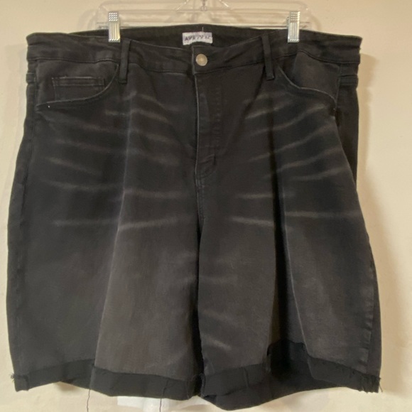 NWT Ava and Vic rolled cuff black denim shorts - Picture 1 of 3